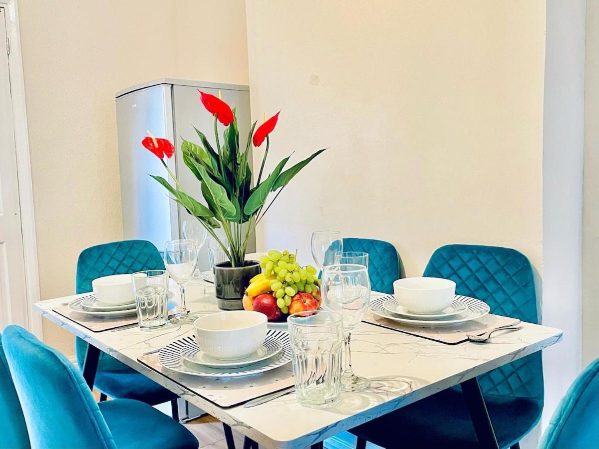 Plaistow Near Custom House Excel Free Parking Londra